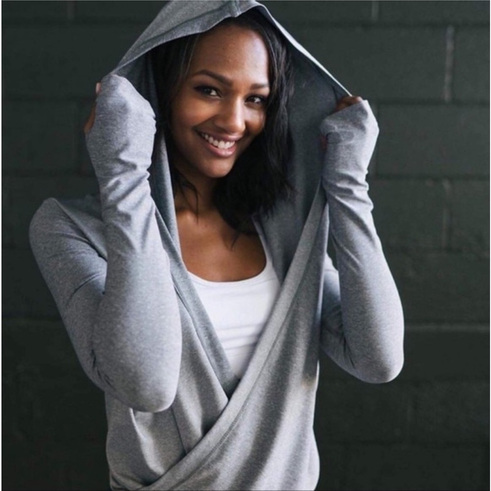 Zyia Active Gray Wrap Around Yoga Shawl
Size Small